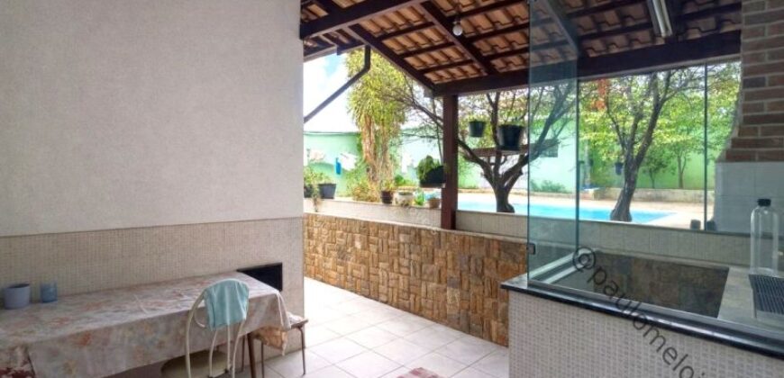 Casa 360m² | Cabral | Suíte Master | Piscina | Na rua do Shopping Contagem