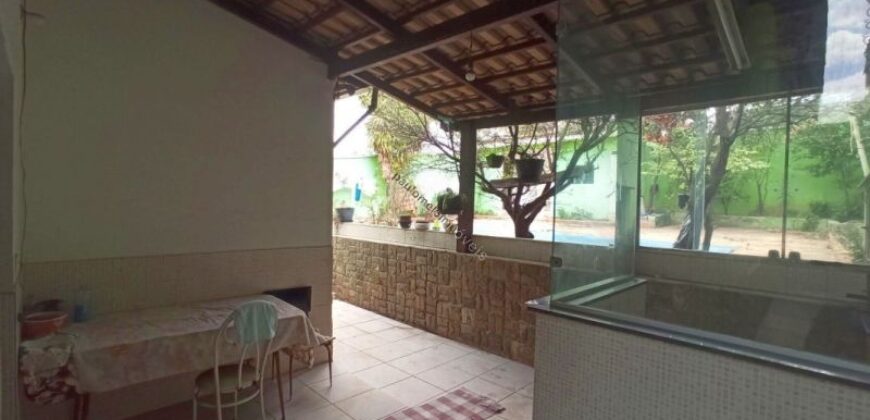 Casa 360m² | Cabral | Suíte Master | Piscina | Na rua do Shopping Contagem