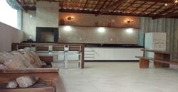 Casa 4 quartos, área gourmet e pé-direito de 6 metros a venda na ilha do Cabral | Contagem/MG