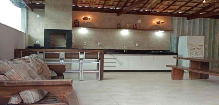 Casa 4 quartos, área gourmet e pé-direito de 6 metros a venda na ilha do Cabral | Contagem/MG