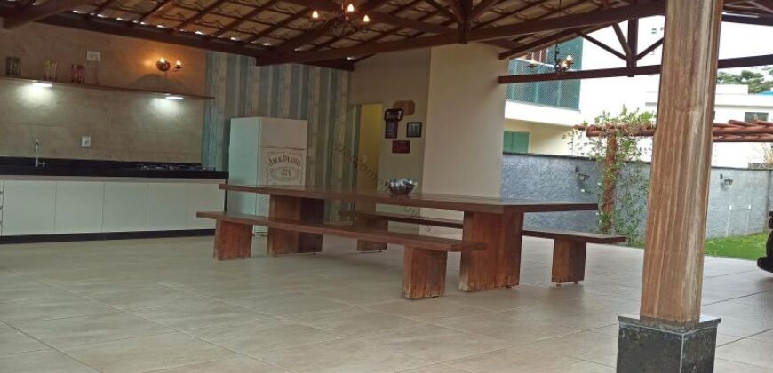 Casa 4 quartos, área gourmet e pé-direito de 6 metros a venda na ilha do Cabral | Contagem/MG