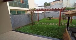 Casa 4 quartos, área gourmet e pé-direito de 6 metros a venda na ilha do Cabral | Contagem/MG