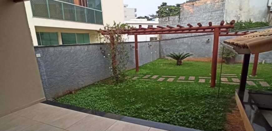 Casa 4 quartos, área gourmet e pé-direito de 6 metros a venda na ilha do Cabral | Contagem/MG