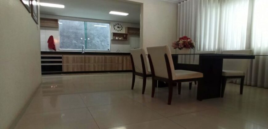 Casa 4 quartos, área gourmet e pé-direito de 6 metros a venda na ilha do Cabral | Contagem/MG