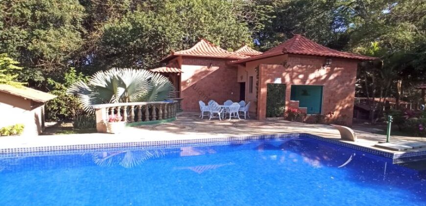 Casa de Campo de Alto Padrão no Residencial Califórnia | 8.000 m² de Natureza, Lazer e Privacidade | Betim/MG