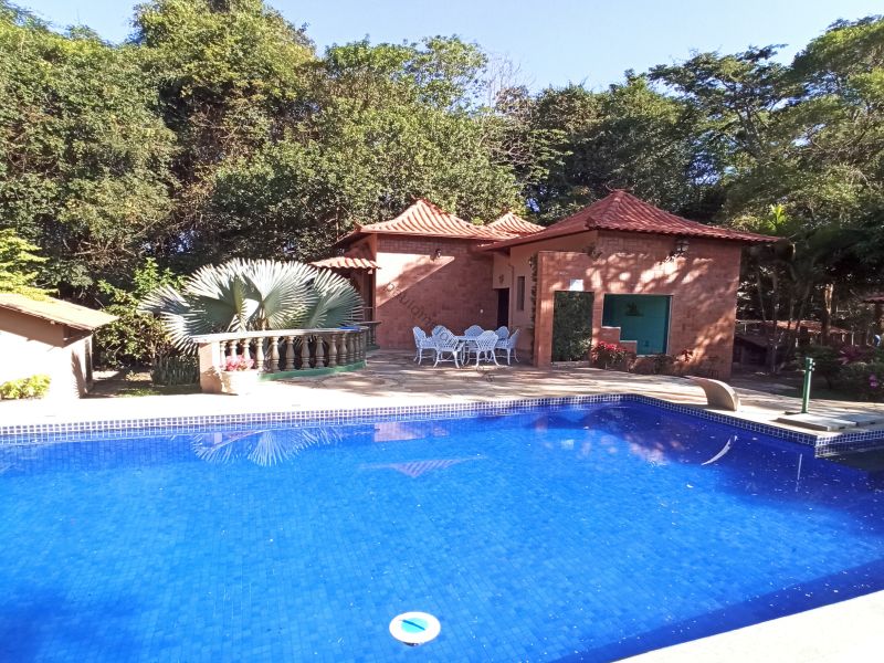 Casa de Campo de Alto Padrão no Residencial Califórnia | 8.000 m² de Natureza, Lazer e Privacidade | Betim/MG
