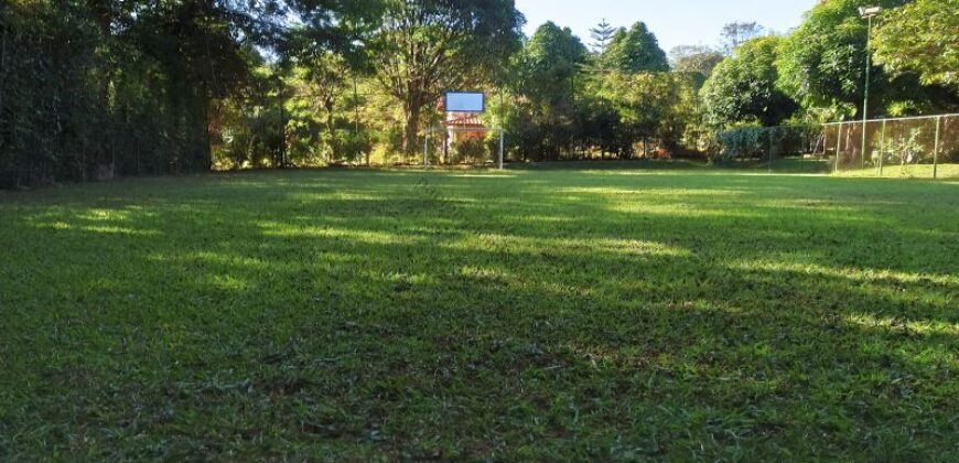Casa de Campo de Alto Padrão no Residencial Califórnia | 8.000 m² de Natureza, Lazer e Privacidade | Betim/MG
