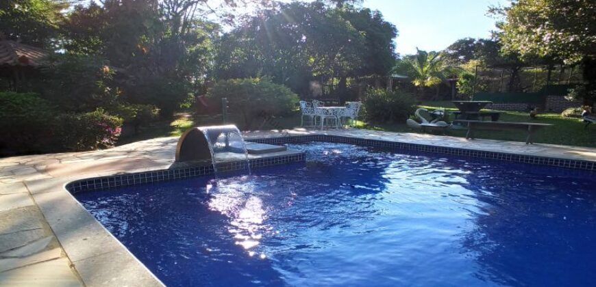 Casa de Campo de Alto Padrão no Residencial Califórnia | 8.000 m² de Natureza, Lazer e Privacidade | Betim/MG
